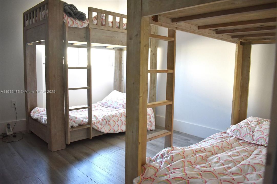 出租: $7,750 (2 贝兹, 2 浴室, 1280 平方英尺)