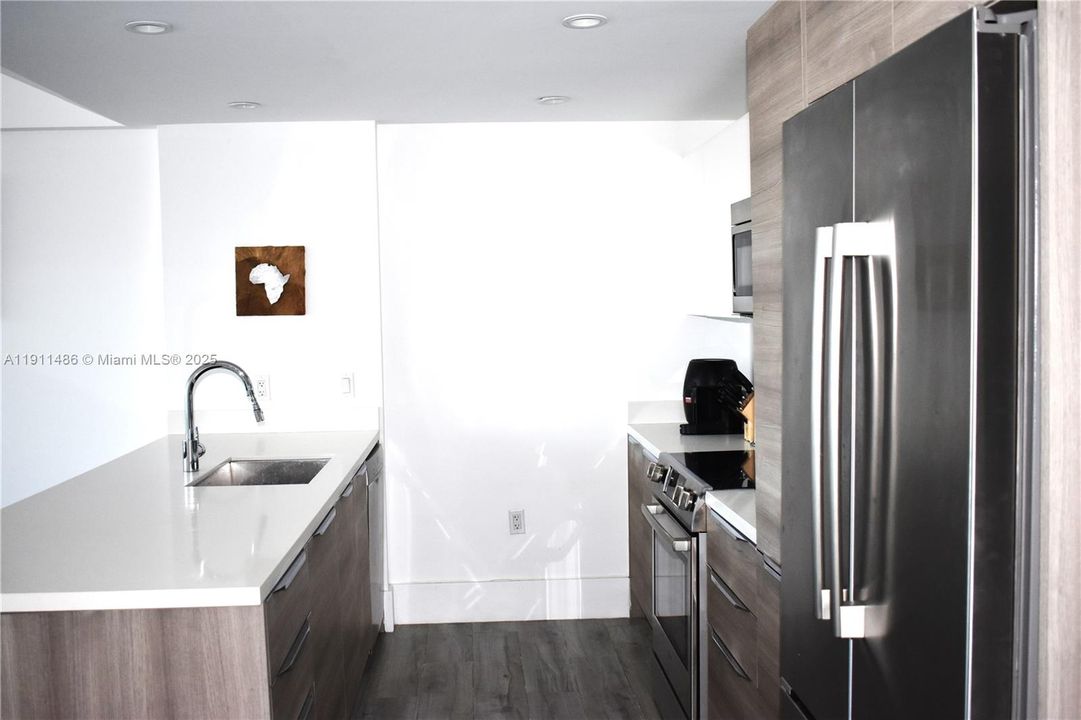 出租: $7,750 (2 贝兹, 2 浴室, 1280 平方英尺)