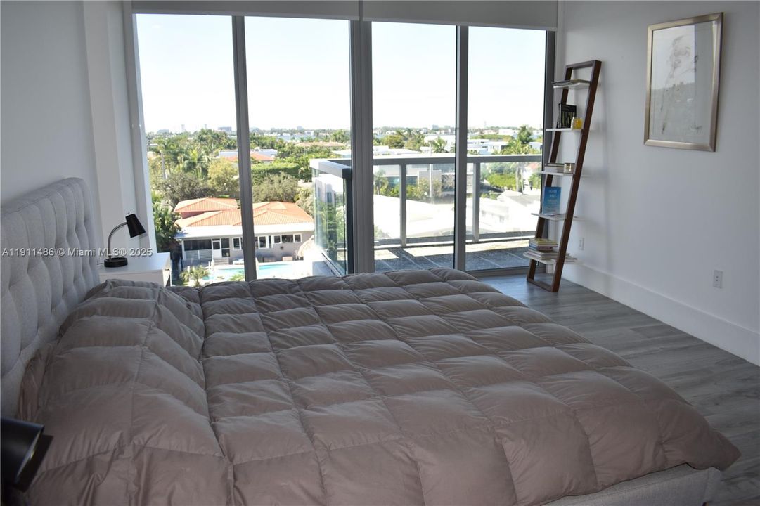 出租: $7,750 (2 贝兹, 2 浴室, 1280 平方英尺)