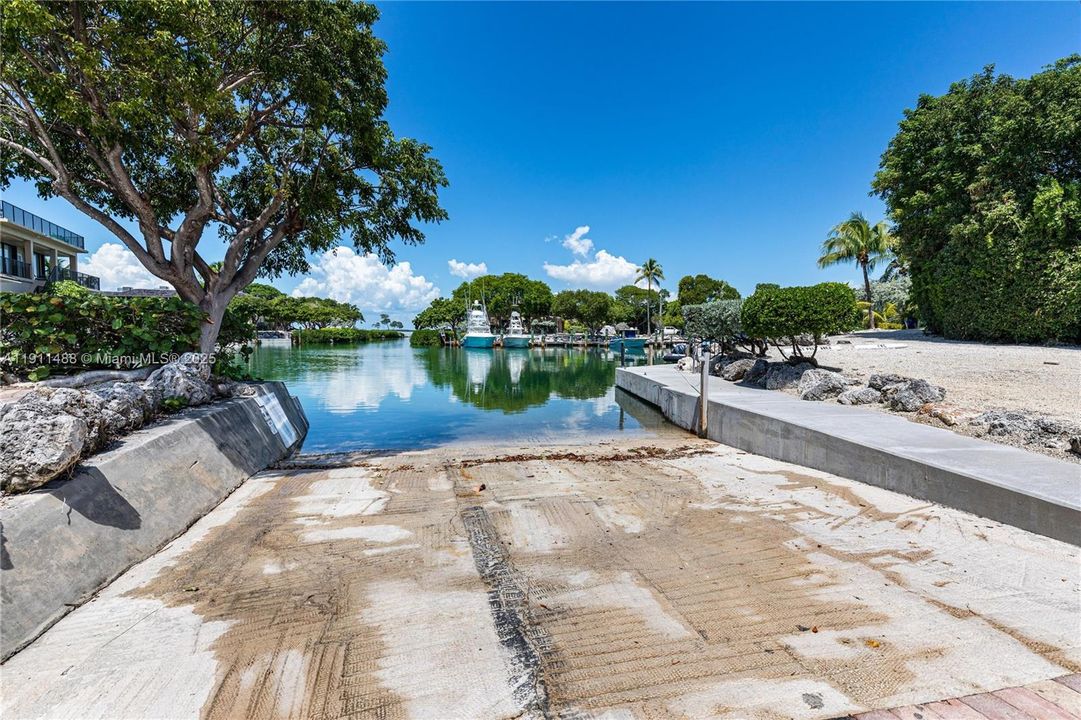 出租: $4,000 (2 贝兹, 2 浴室, 1278 平方英尺)