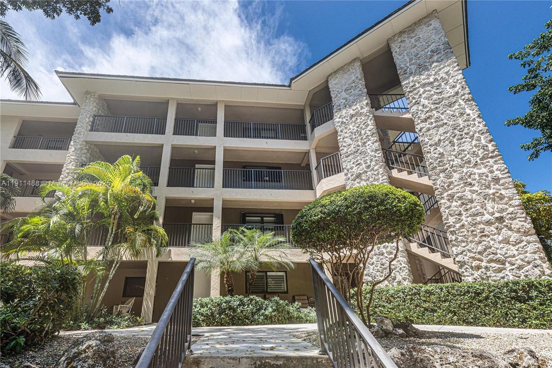 出租: $4,000 (2 贝兹, 2 浴室, 1278 平方英尺)