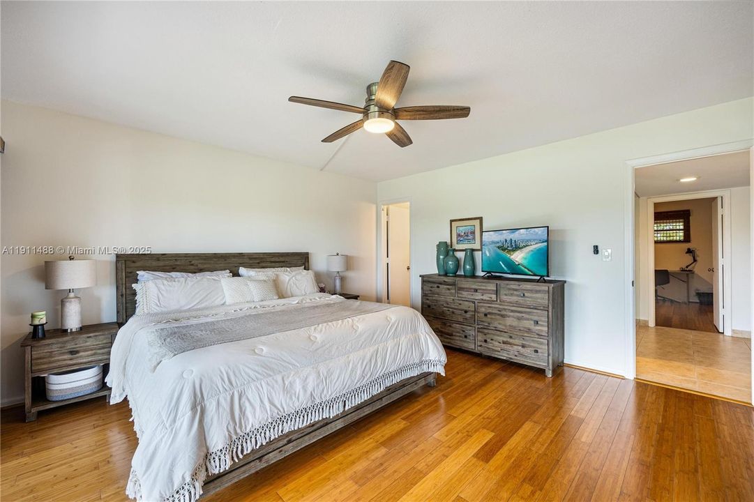 出租: $4,000 (2 贝兹, 2 浴室, 1278 平方英尺)