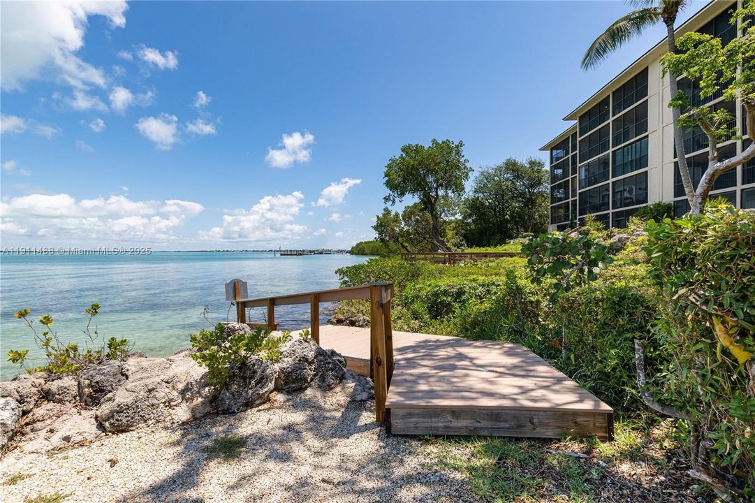 出租: $4,000 (2 贝兹, 2 浴室, 1278 平方英尺)