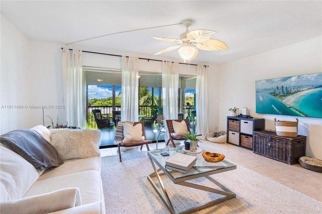 出租: $4,000 (2 贝兹, 2 浴室, 1278 平方英尺)