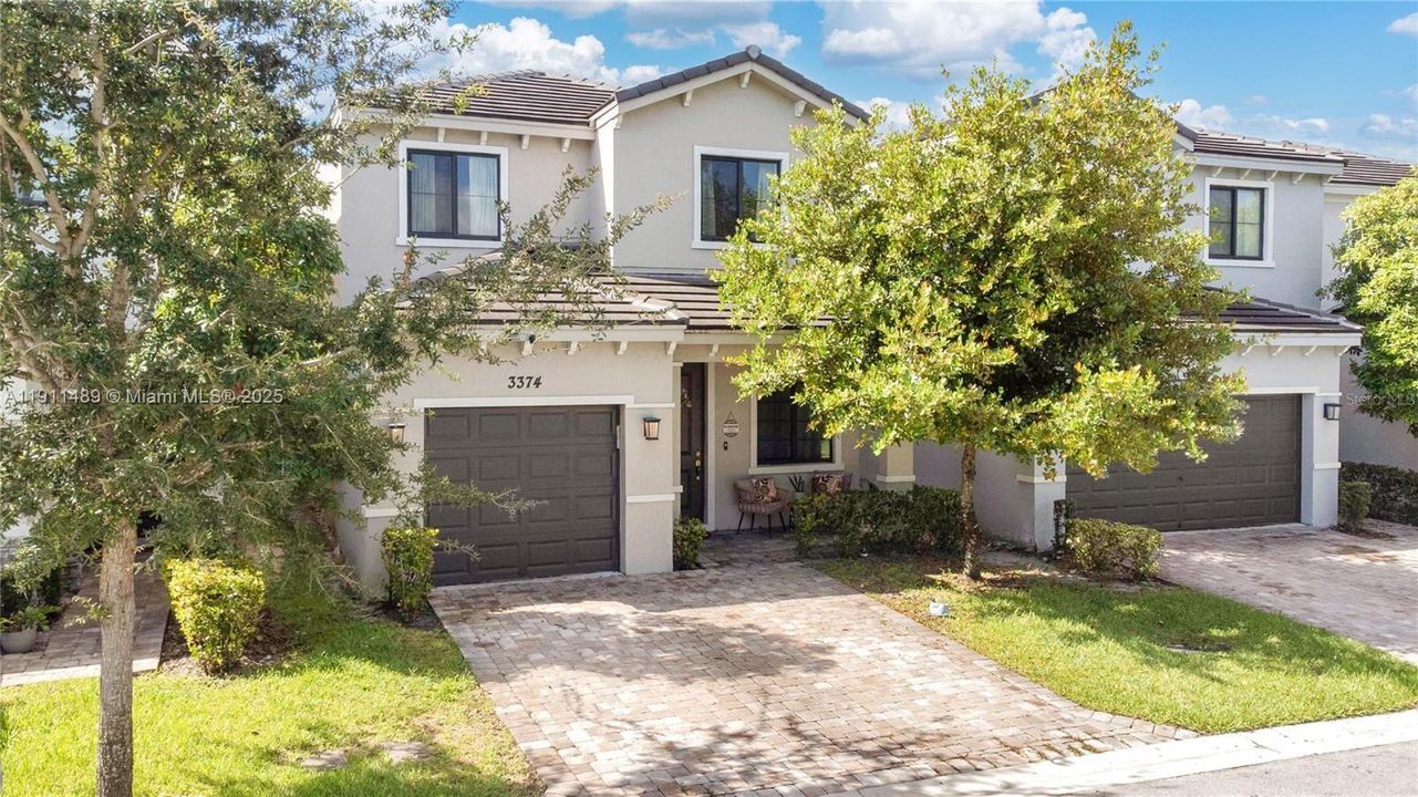 For Rent: $3,650 (3 beds, 2 baths, 1932 Square Feet)