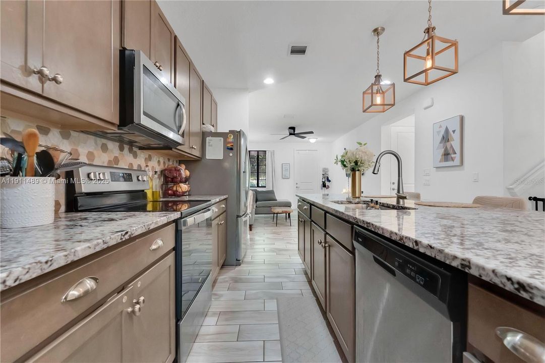 For Rent: $3,650 (3 beds, 2 baths, 1932 Square Feet)