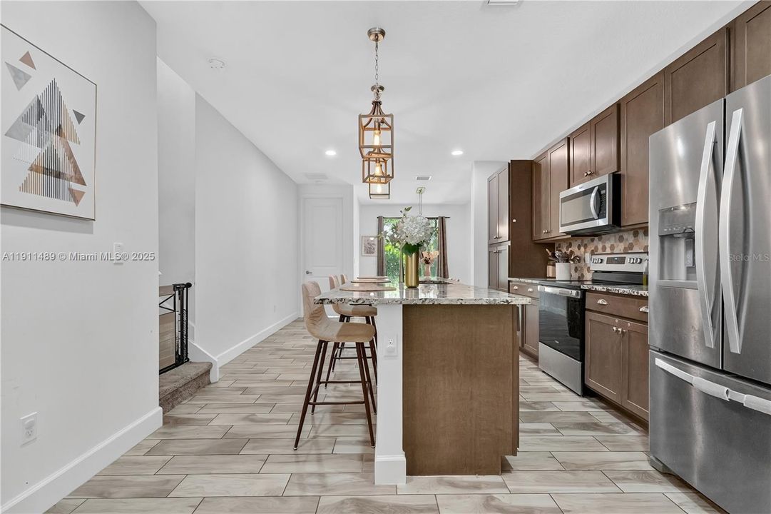 For Rent: $3,650 (3 beds, 2 baths, 1932 Square Feet)