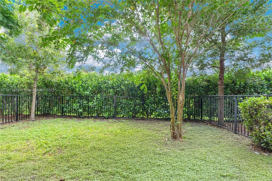 For Rent: $3,650 (3 beds, 2 baths, 1932 Square Feet)