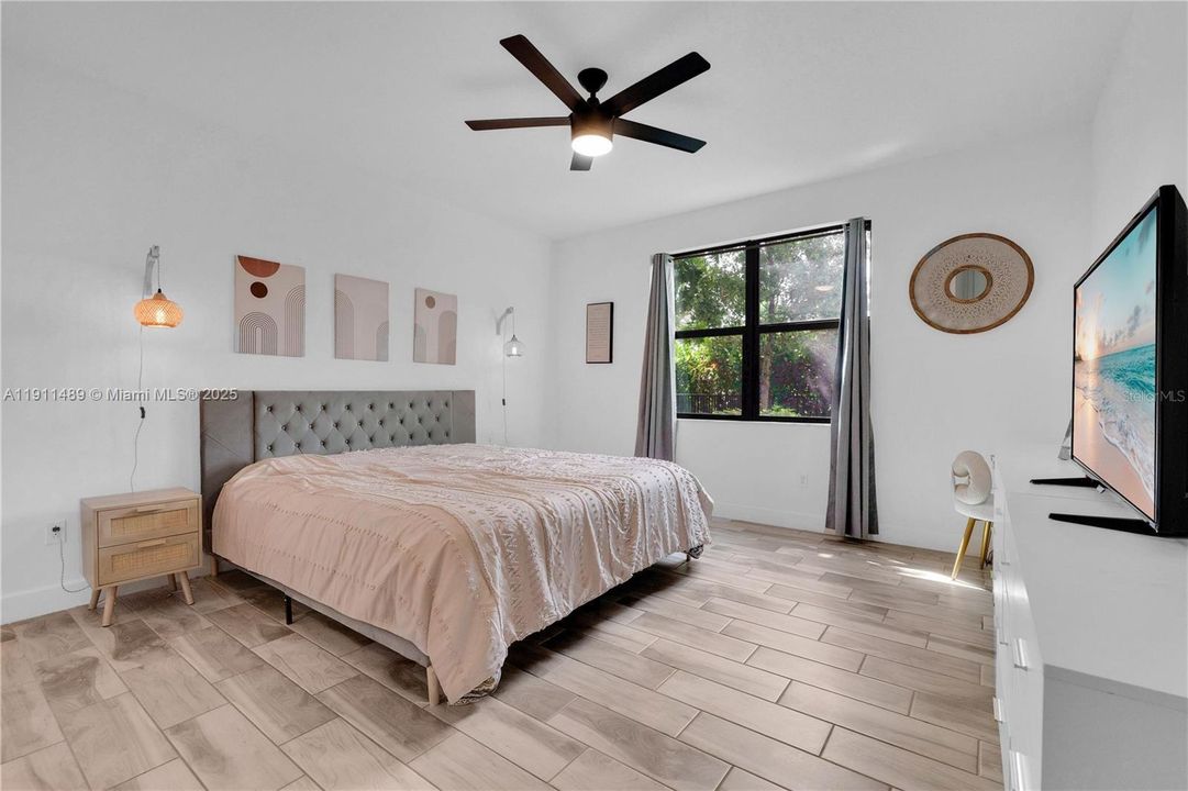 For Rent: $3,650 (3 beds, 2 baths, 1932 Square Feet)