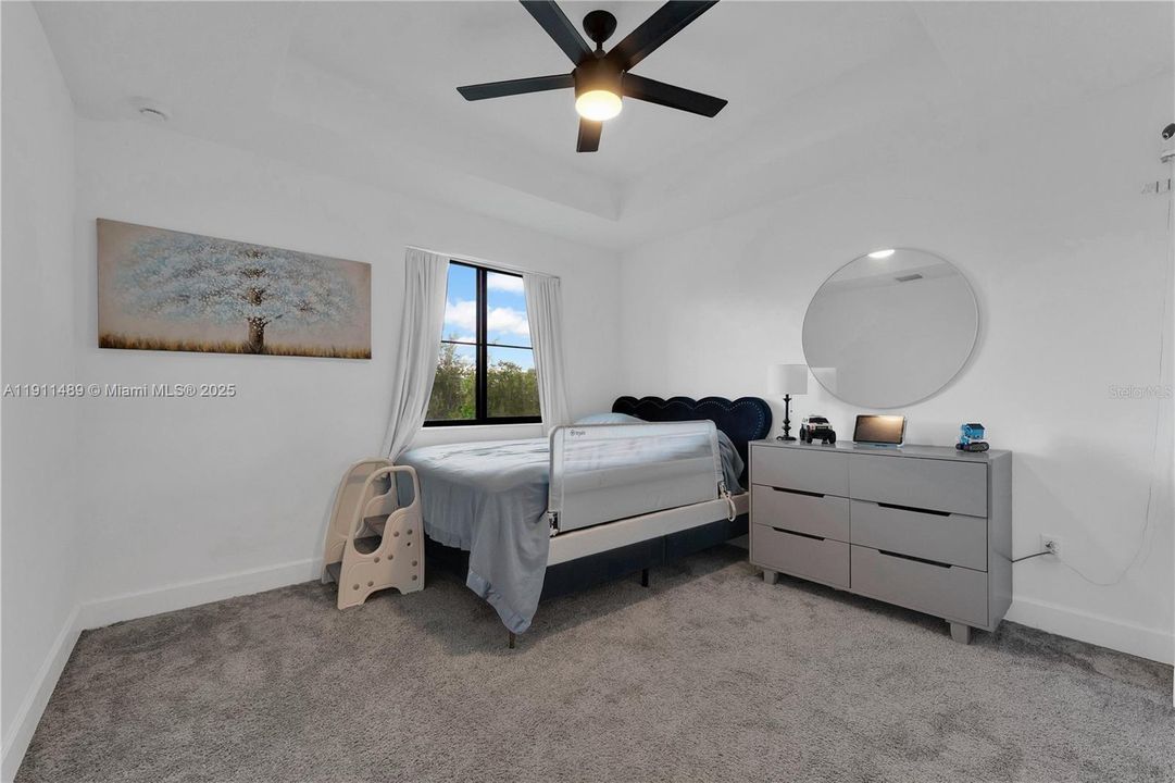 For Rent: $3,650 (3 beds, 2 baths, 1932 Square Feet)