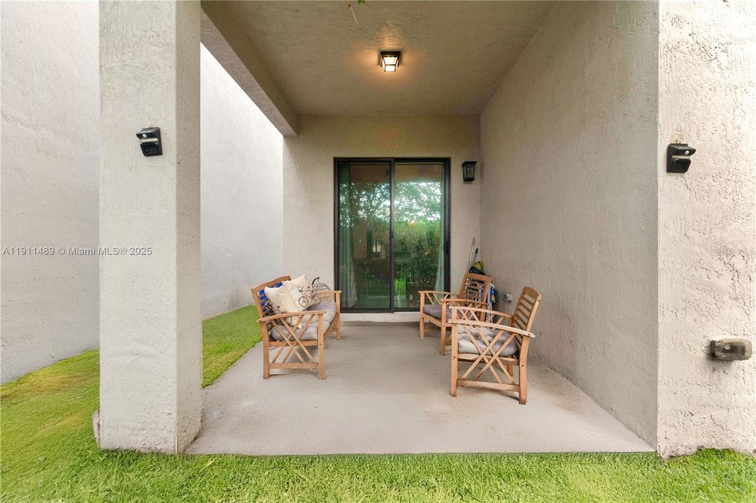 For Rent: $3,650 (3 beds, 2 baths, 1932 Square Feet)