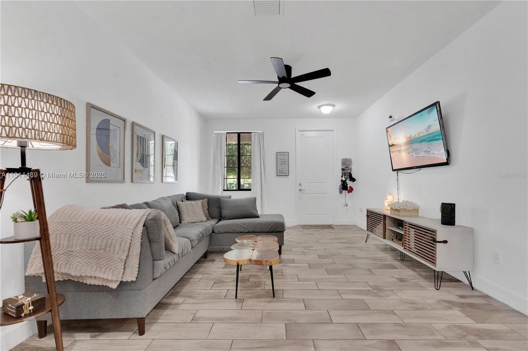 For Rent: $3,650 (3 beds, 2 baths, 1932 Square Feet)