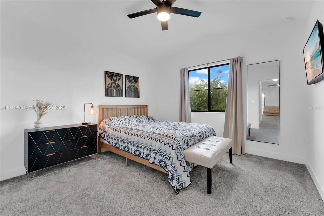 For Rent: $3,650 (3 beds, 2 baths, 1932 Square Feet)