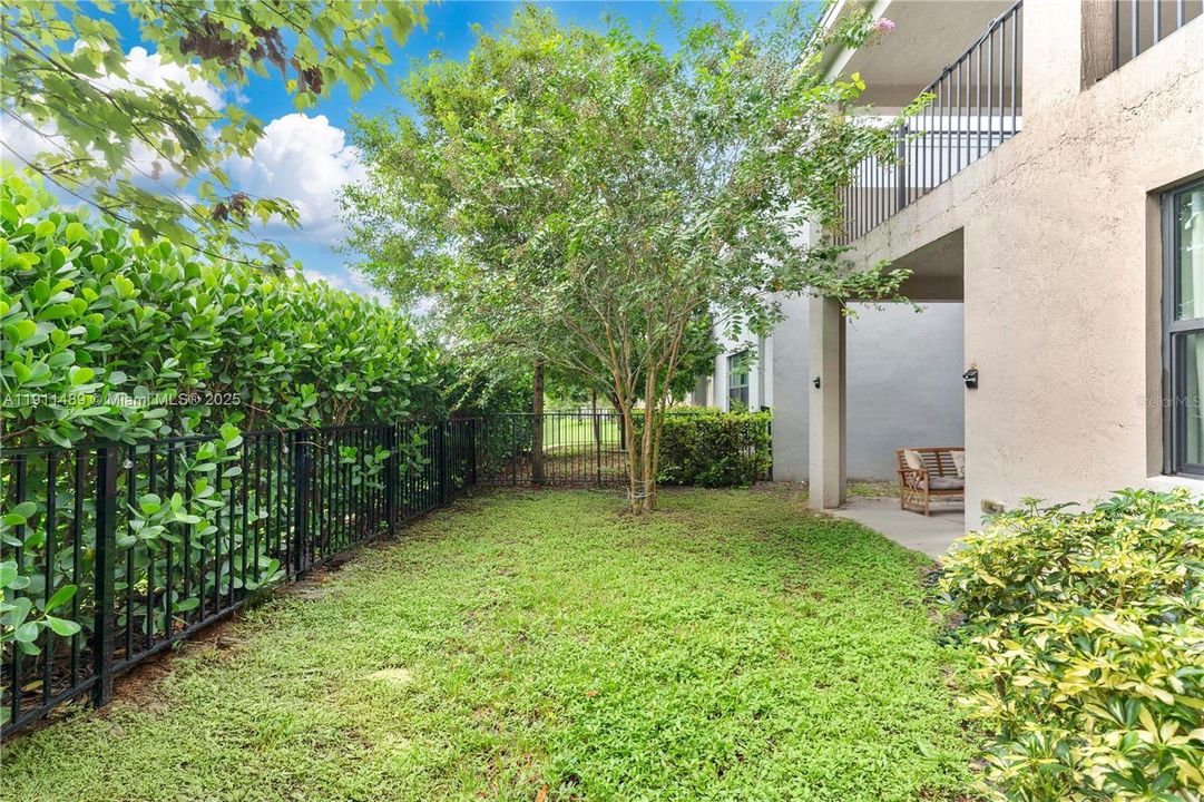 For Rent: $3,650 (3 beds, 2 baths, 1932 Square Feet)