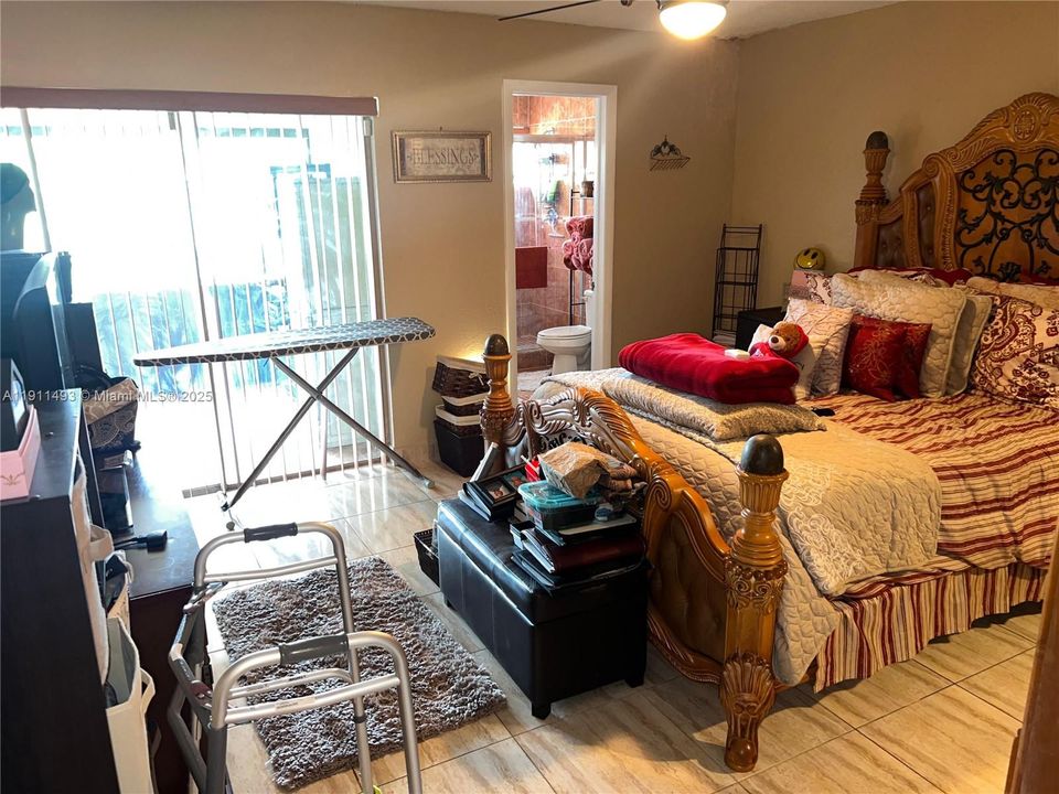 На продажу: $255,000 (2 спален, 2 ванн, 1200 Квадратных фут)