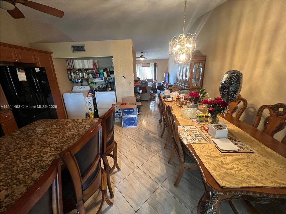 На продажу: $255,000 (2 спален, 2 ванн, 1200 Квадратных фут)