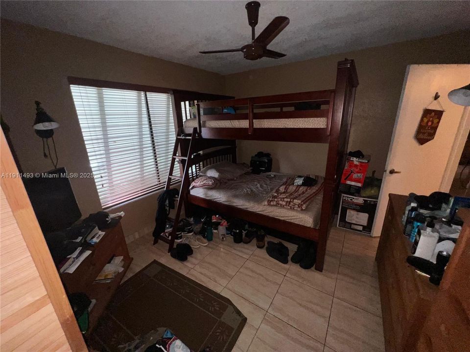 На продажу: $255,000 (2 спален, 2 ванн, 1200 Квадратных фут)