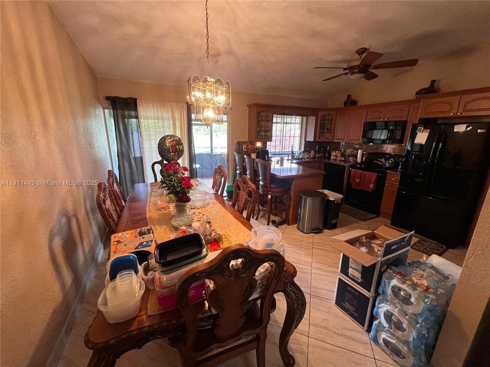 На продажу: $255,000 (2 спален, 2 ванн, 1200 Квадратных фут)