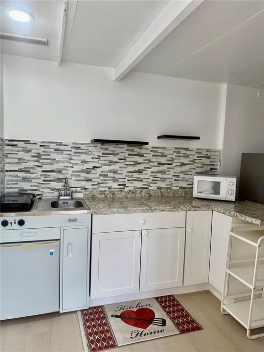 For Rent: $1,400 (1 beds, 1 baths, 1015 Square Feet)