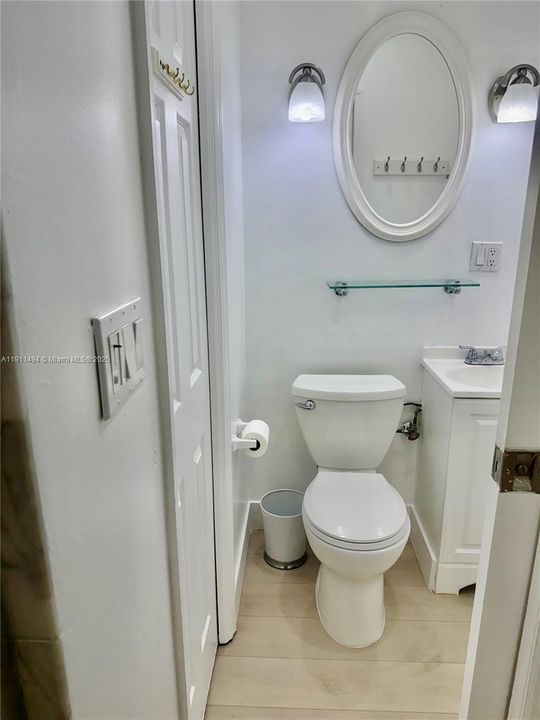 For Rent: $1,400 (1 beds, 1 baths, 1015 Square Feet)