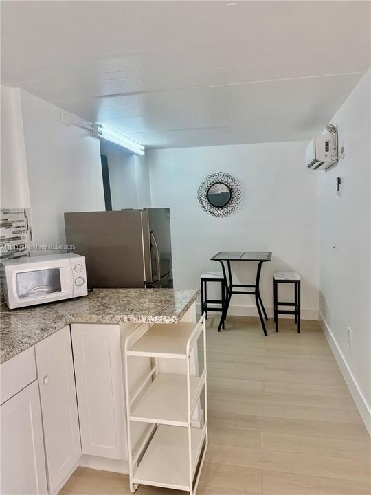 For Rent: $1,400 (1 beds, 1 baths, 1015 Square Feet)