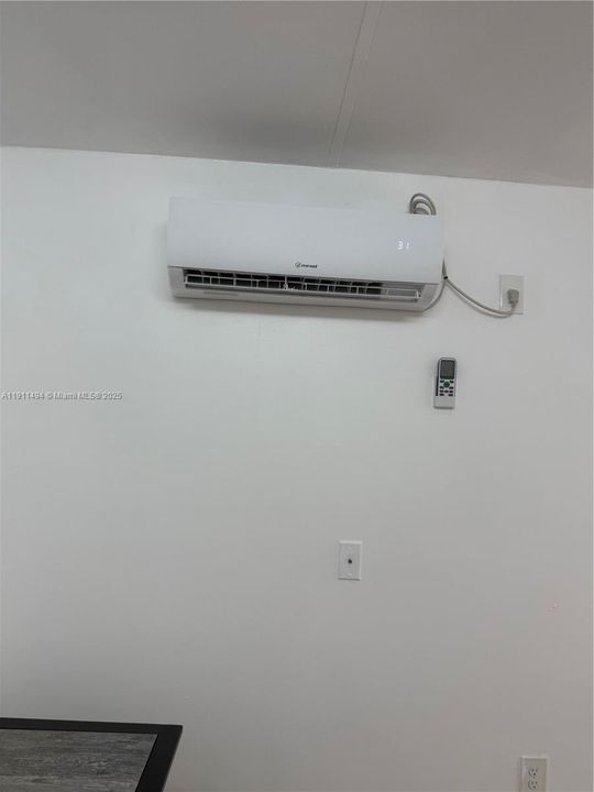 For Rent: $1,400 (1 beds, 1 baths, 1015 Square Feet)