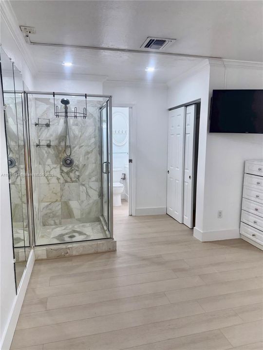 For Rent: $1,400 (1 beds, 1 baths, 1015 Square Feet)