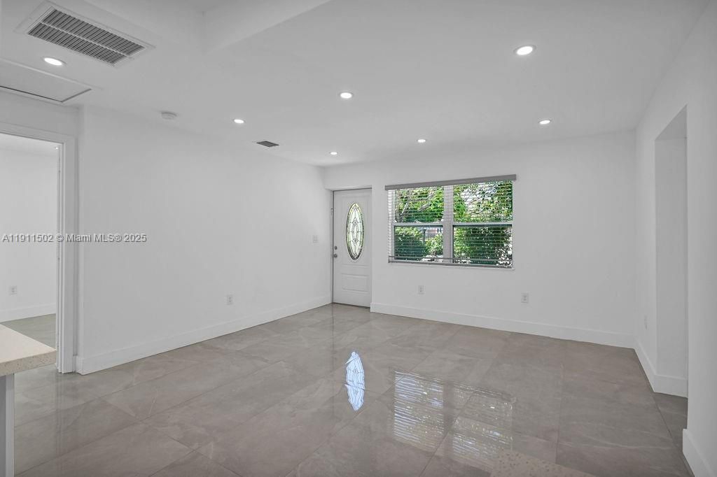 待售: $475,000 (3 贝兹, 2 浴室, 1104 平方英尺)