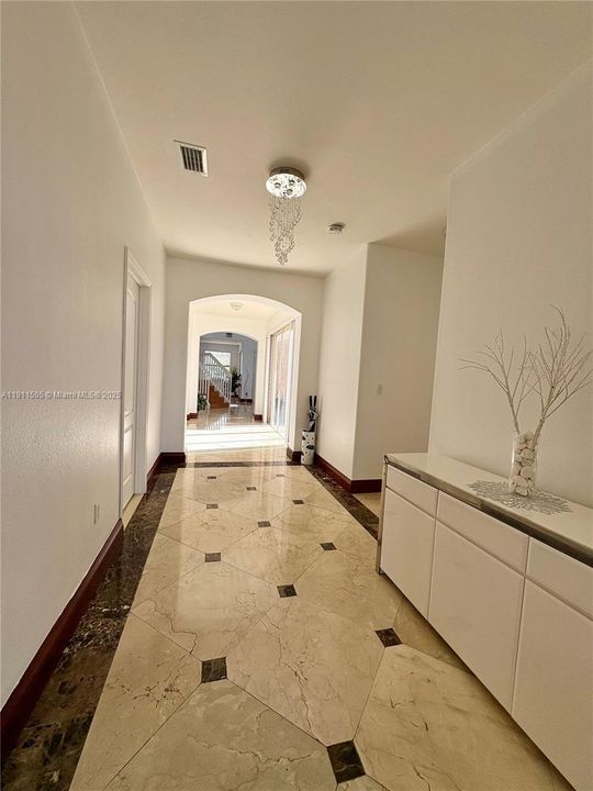 На продажу: $1,250,000 (5 спален, 4 ванн, 3636 Квадратных фут)