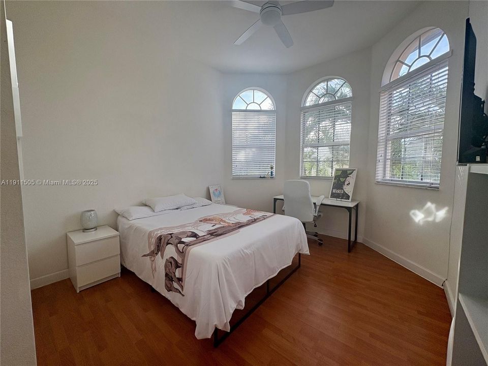 На продажу: $1,250,000 (5 спален, 4 ванн, 3636 Квадратных фут)