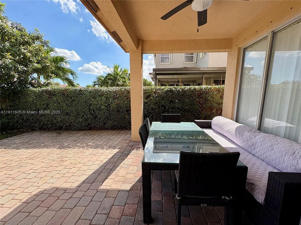 На продажу: $1,250,000 (5 спален, 4 ванн, 3636 Квадратных фут)