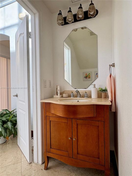 На продажу: $1,250,000 (5 спален, 4 ванн, 3636 Квадратных фут)