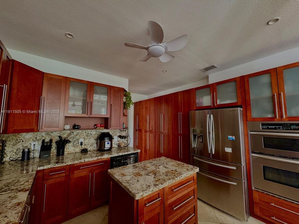 На продажу: $1,250,000 (5 спален, 4 ванн, 3636 Квадратных фут)