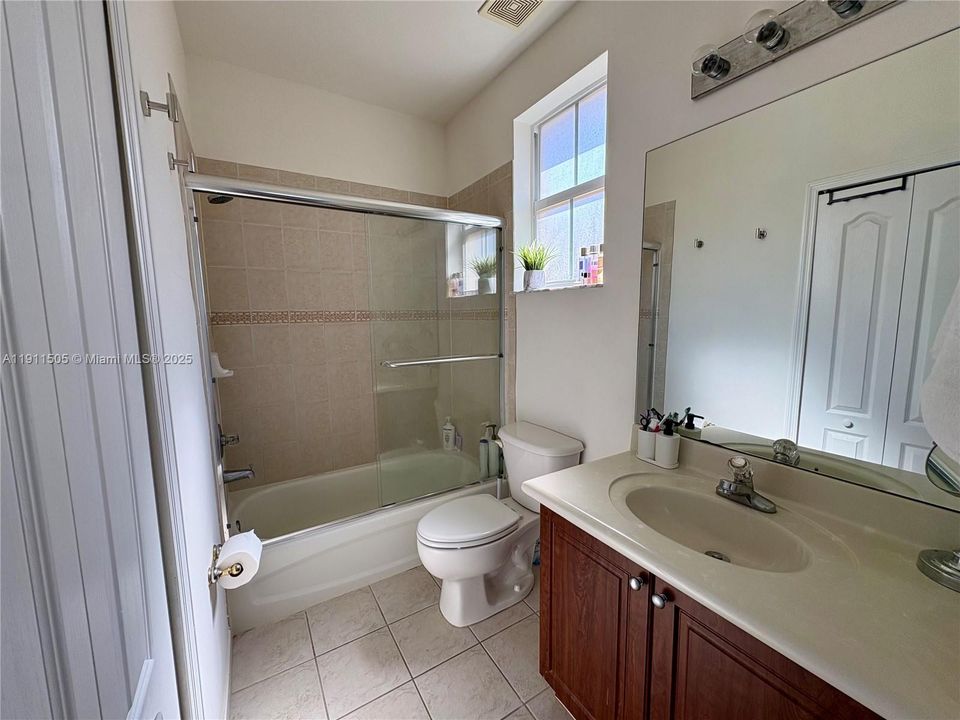 На продажу: $1,250,000 (5 спален, 4 ванн, 3636 Квадратных фут)