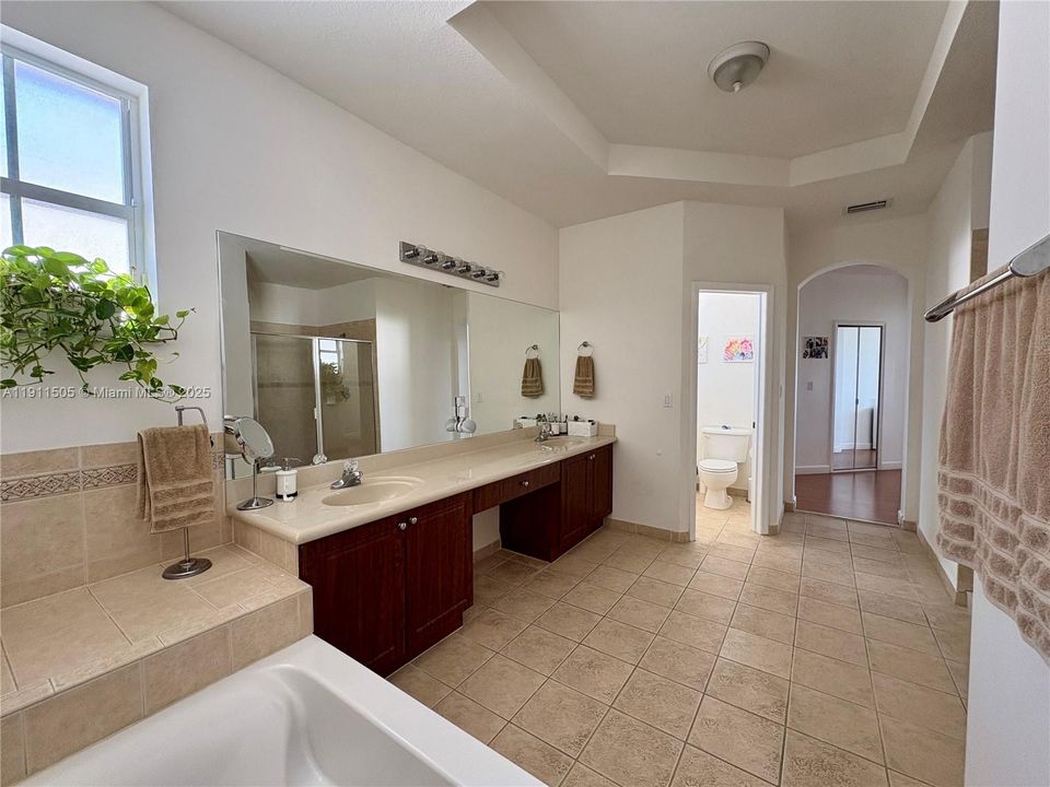 На продажу: $1,250,000 (5 спален, 4 ванн, 3636 Квадратных фут)