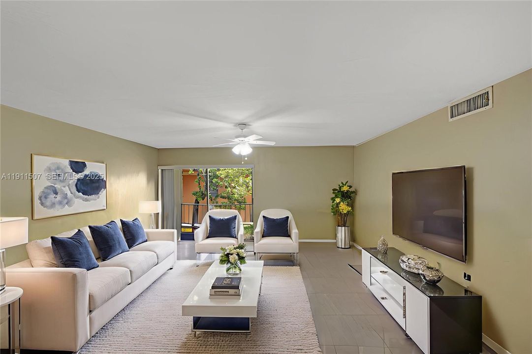 На продажу: $257,500 (2 спален, 1 ванн, 878 Квадратных фут)