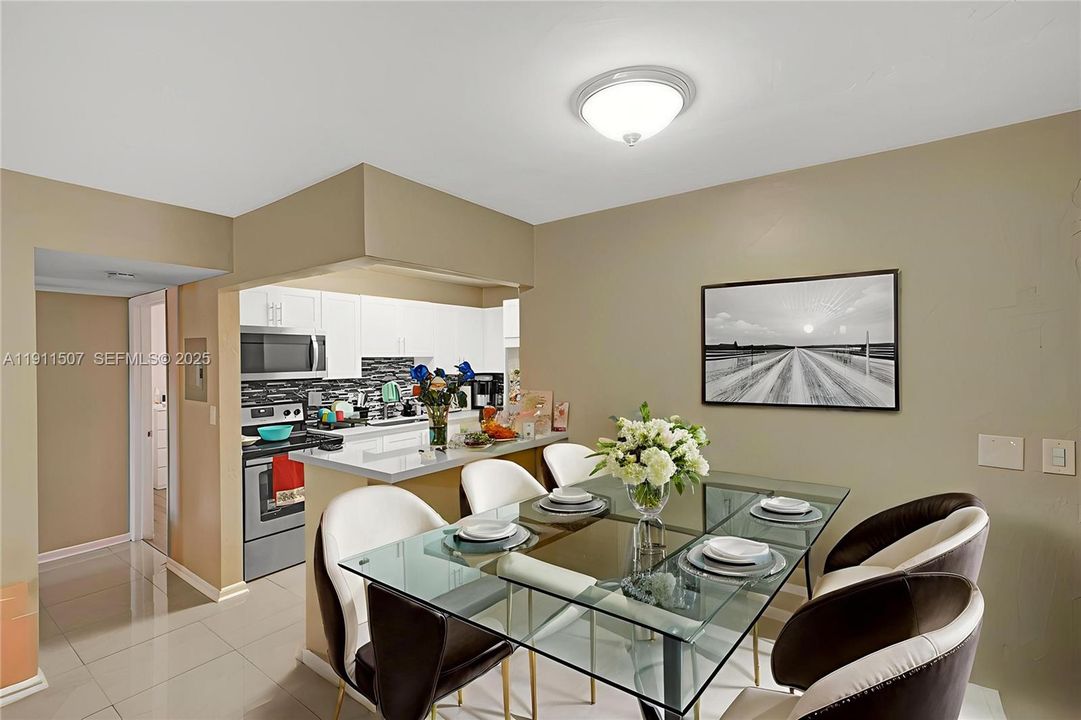 На продажу: $257,500 (2 спален, 1 ванн, 878 Квадратных фут)