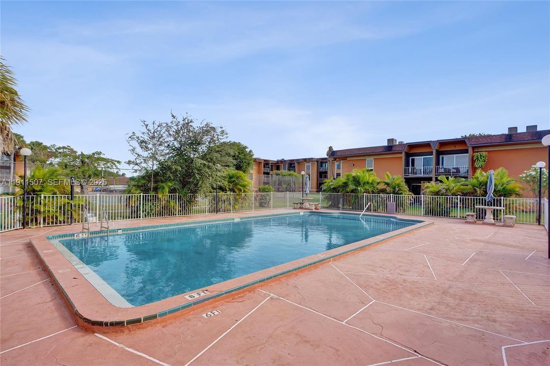 На продажу: $257,500 (2 спален, 1 ванн, 878 Квадратных фут)