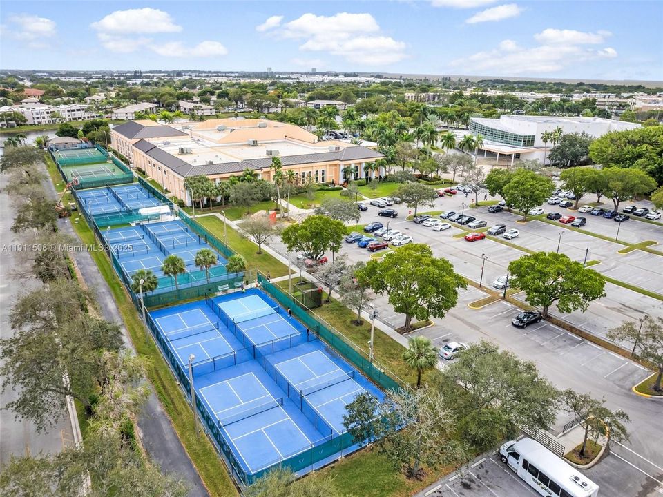 En Venta: $120,000 (2 camas, 2 baños, 827 Pies cuadrados)