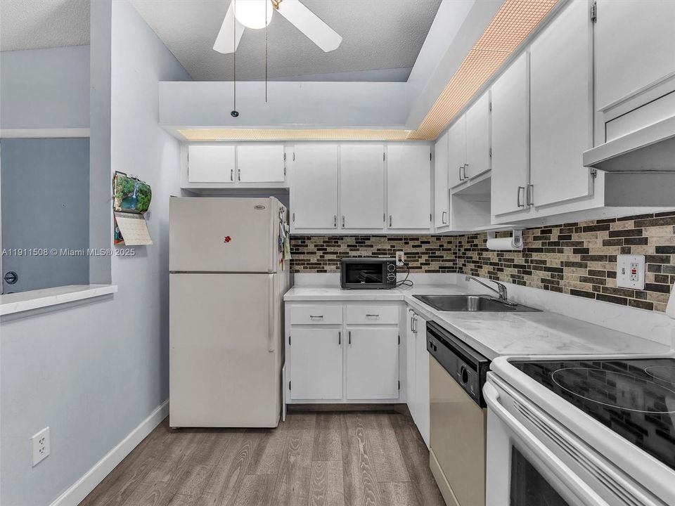 En Venta: $120,000 (2 camas, 2 baños, 827 Pies cuadrados)