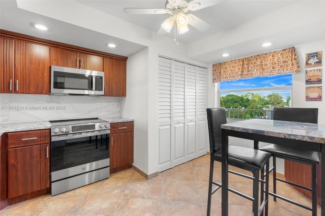 En Venta: $184,000 (2 camas, 2 baños, 1000 Pies cuadrados)