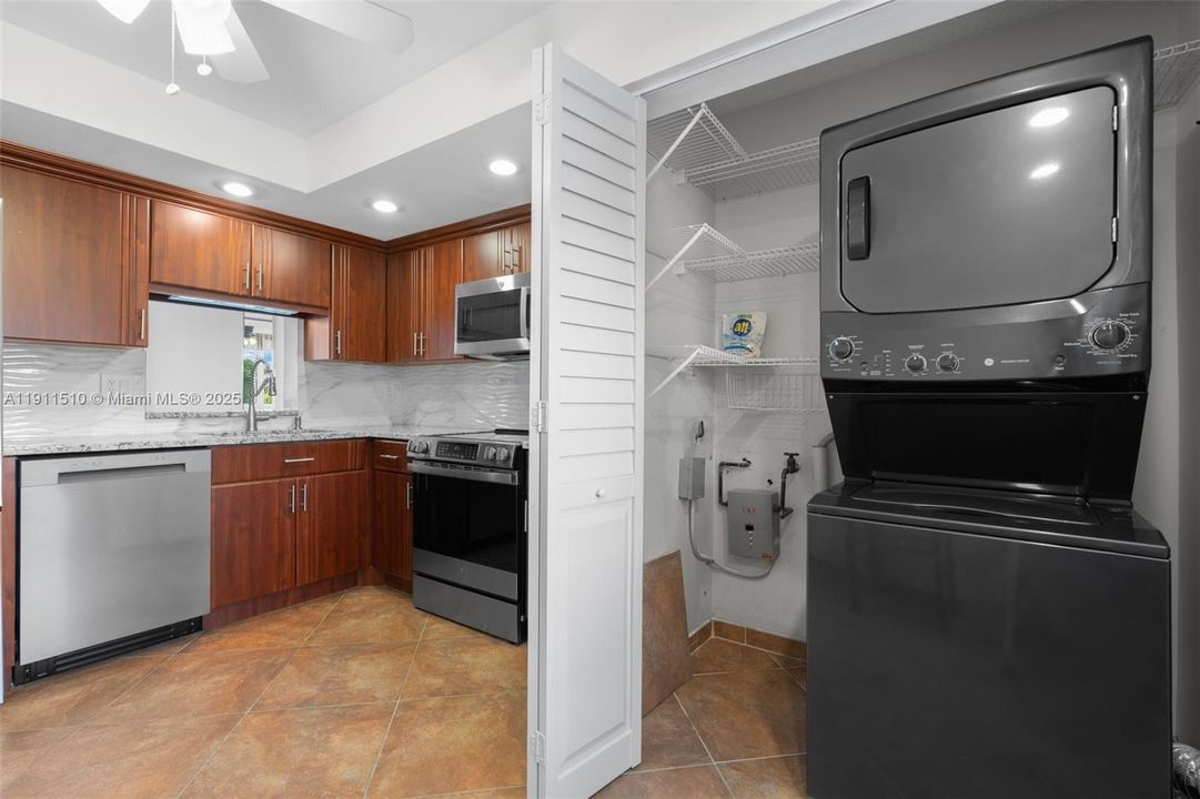 Washer/Dryer in unit