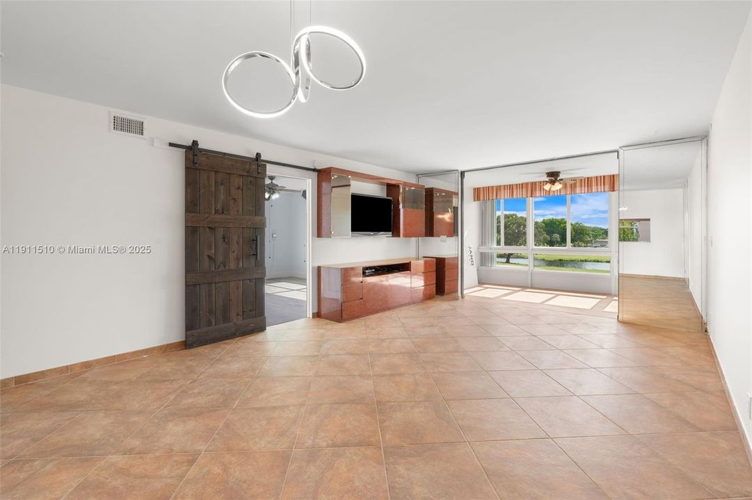 En Venta: $184,000 (2 camas, 2 baños, 1000 Pies cuadrados)