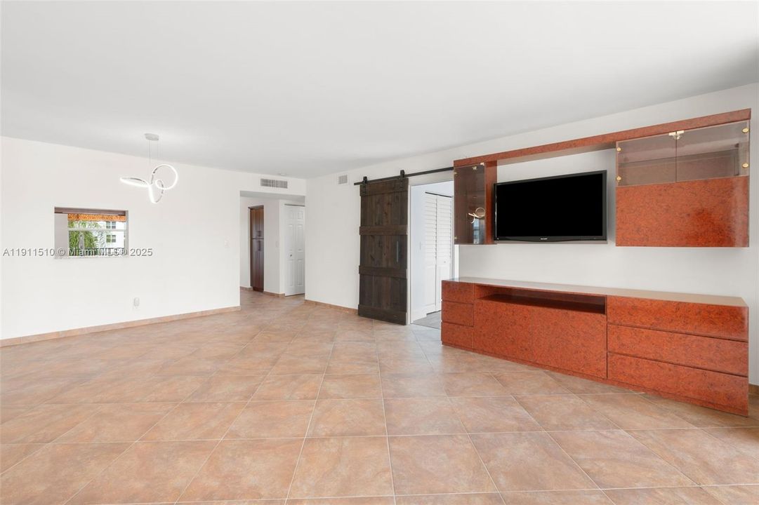 En Venta: $184,000 (2 camas, 2 baños, 1000 Pies cuadrados)