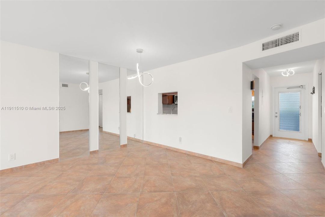 En Venta: $184,000 (2 camas, 2 baños, 1000 Pies cuadrados)