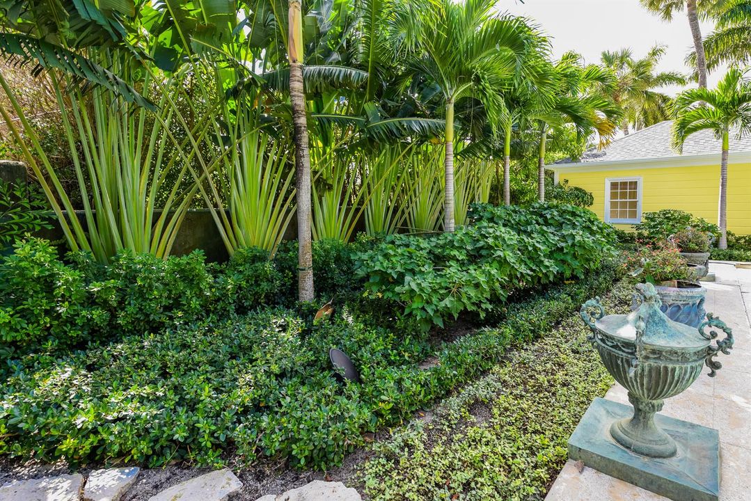 250 Algoma Rd Palm Beach FL-print-048-00