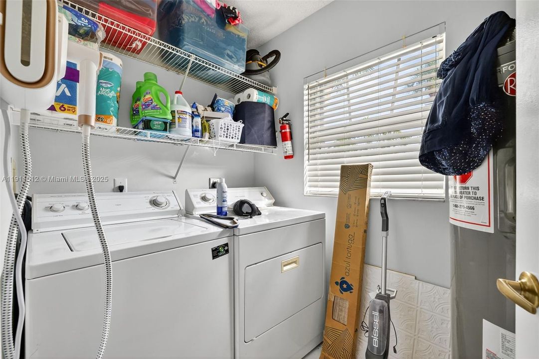 For Sale: $240,000 (2 beds, 2 baths, 1037 Square Feet)