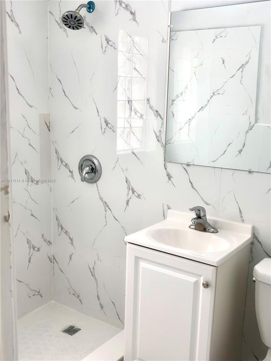 出租: $2,195 (2 贝兹, 1 浴室, 756 平方英尺)