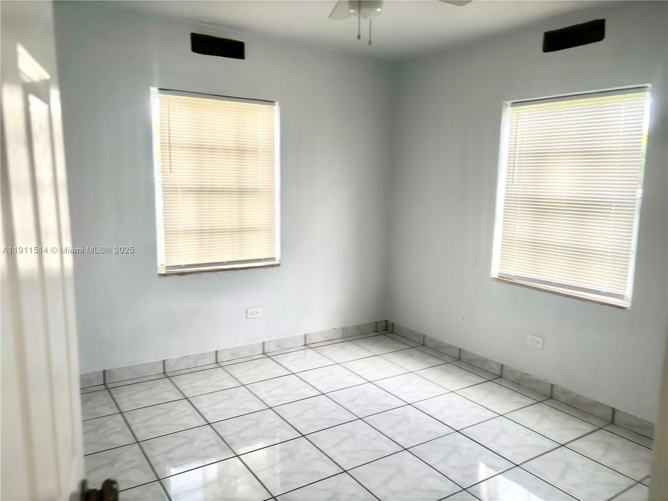 出租: $2,195 (2 贝兹, 1 浴室, 756 平方英尺)