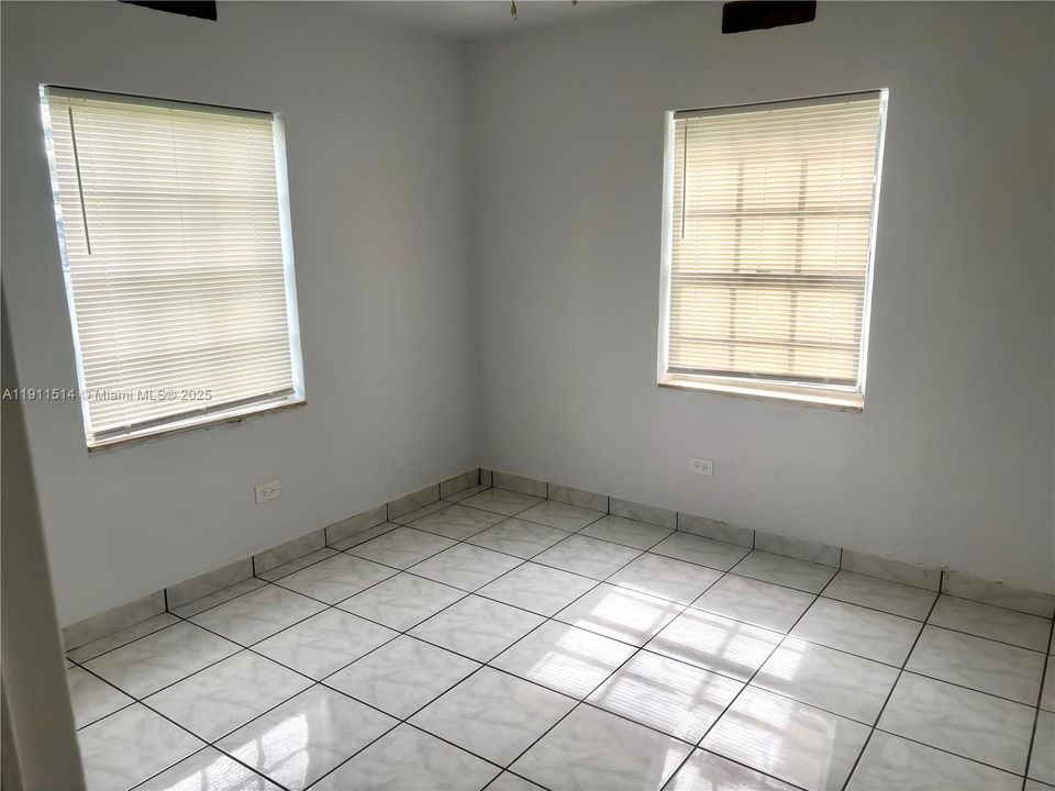 出租: $2,195 (2 贝兹, 1 浴室, 756 平方英尺)